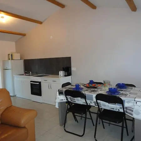 Maison Calme A St Jean De Monts, 4 Pers., Proche Et Commerces, Avec Veranda Et Parking - Fr-1-777-29 *