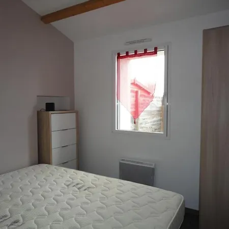 Maison Calme A St Jean De Monts, 4 Pers., Proche Et Commerces, Avec Veranda Et Parking - Fr-1-777-29 Saint-Jean-de-Monts